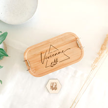 Lade das Bild in den Galerie-Viewer, Lunchbox M Name Logo Design